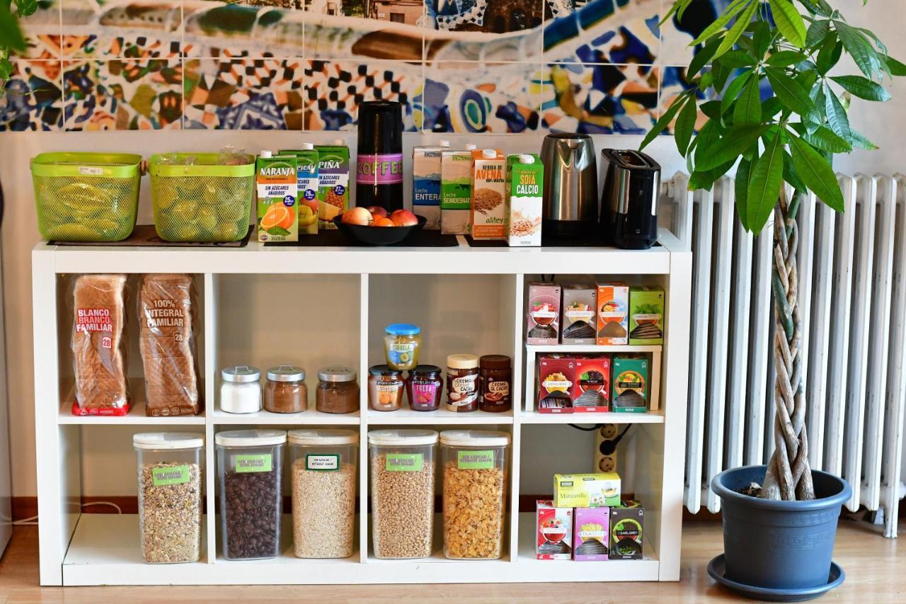 Fabrizzios Terrace Hostel Barcelona Ngoại thất bức ảnh